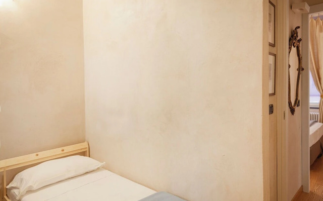 A Lovely Nest in the City