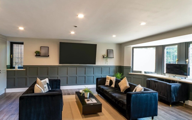 5 Bed Villa-sleeps 10-hot Tub-bar & Pool Table