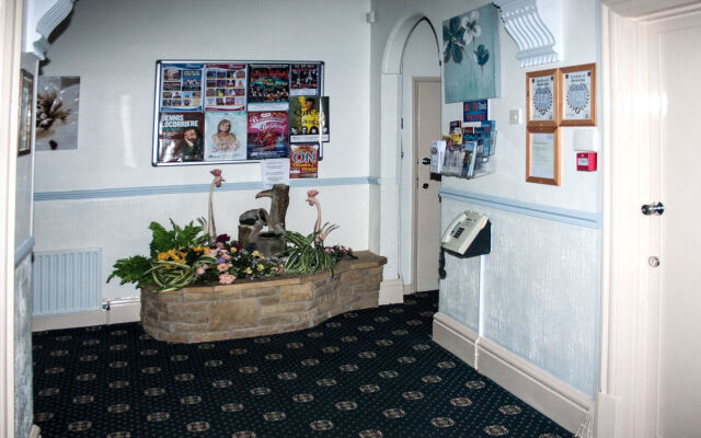 Lyndene Holiday Apartments