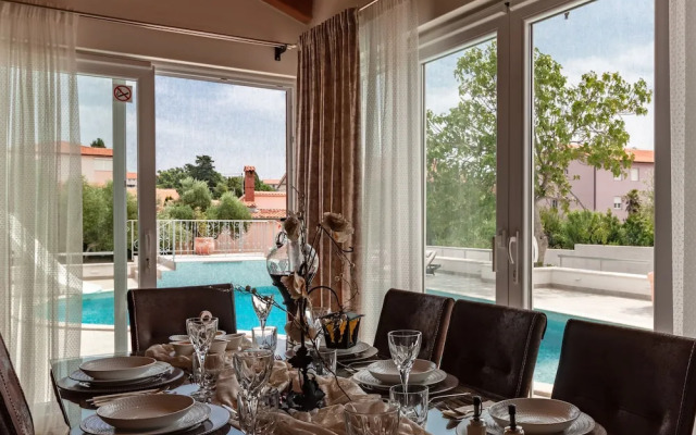 Five bedroom villa Emily with pool