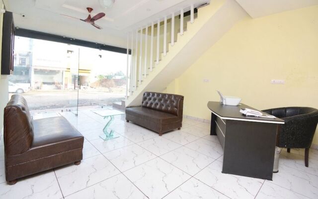 Oyo 22993 Hotel Ozas Grand