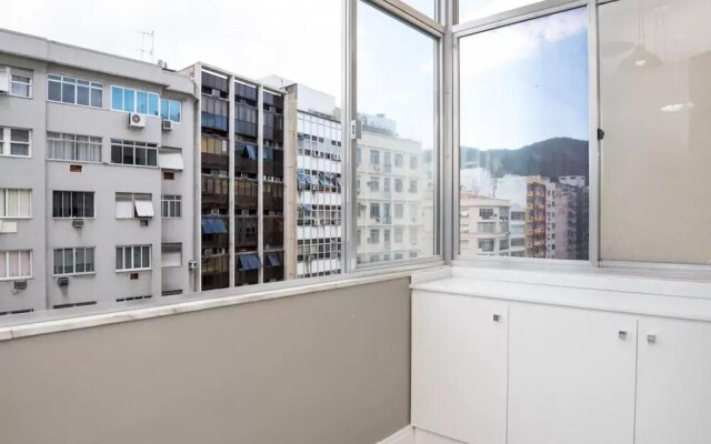 Apartment in Copacabana for up to 4 People 100m From the Beach Cavirio Nsc1003