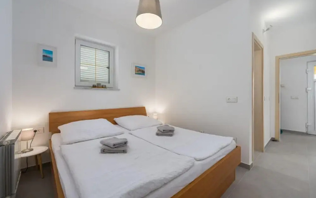 Cosy Apartment With Fenced Garden