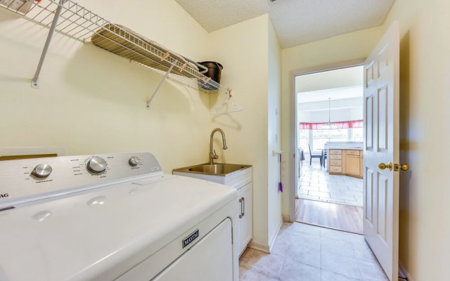 Lovely Family Home w/ Lanai, 6 Mi to Amelia Island