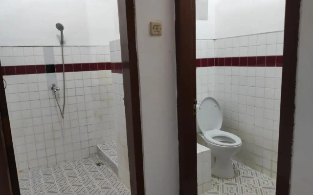 Kelana 2 Nice Homestay (5 Bed Rooms) Semarang