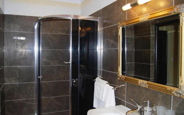 Terraced House With Pool and Sauna, Sieciemin