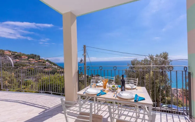 Serena 1 in Alassio With 2 Bedrooms and 2 Bathrooms