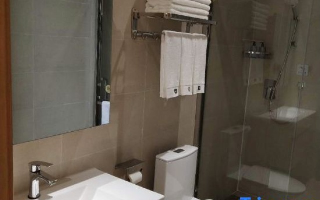 Gongyi Jin and Yue Hotel – Bathroom – Zhengzhou