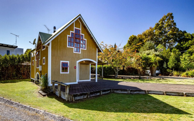 The Gingerbread House with Spa - Ohakune Holiday Home