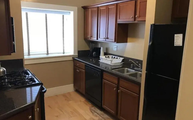 Classic Hollywood Studio Apartment