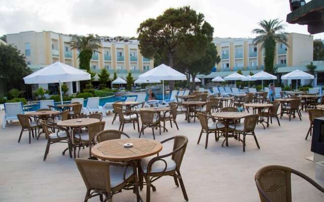 Royal Palm Beach Hotel