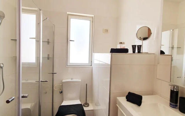 2BDR Roof Top Sea View Neve Tsedek TL56