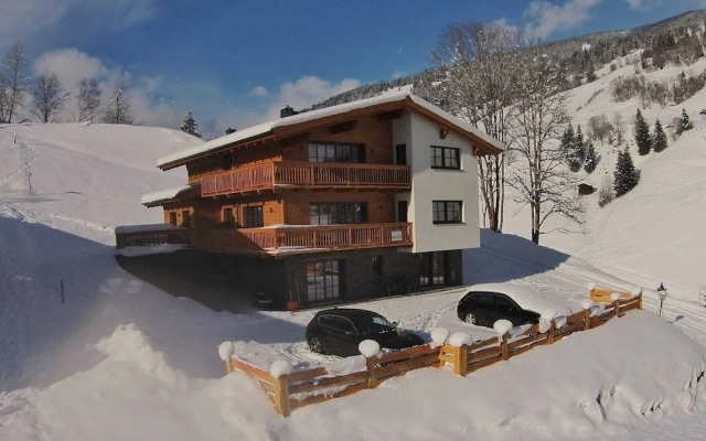 Chalet in Saalbach-hinterglemm With Sauna