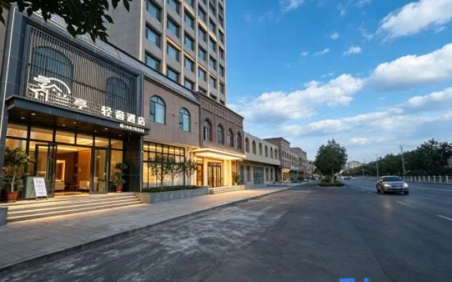 Lanting Light Luxury Hotel
