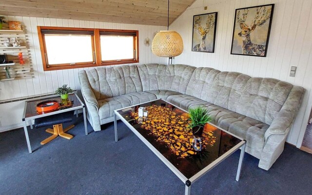 Pleasant Holiday Home in Hemmet near Sea