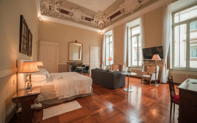 Royal Palace Luxury Suites & Hotel