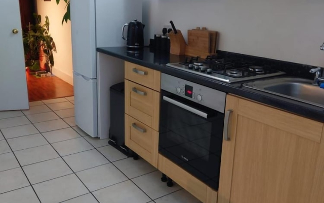 Lovely Rooms in a Quiet Place of Woking