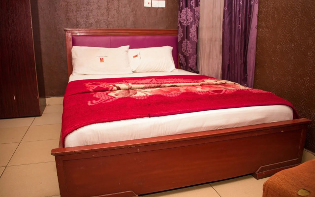 Goldlux Hotel