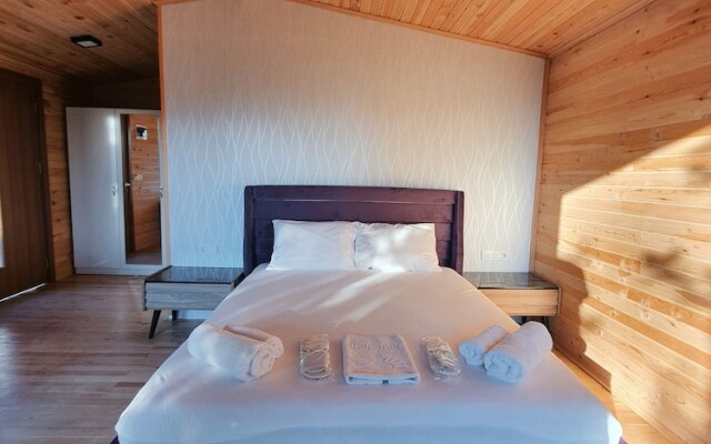 Rocas Roja Beach Hotel