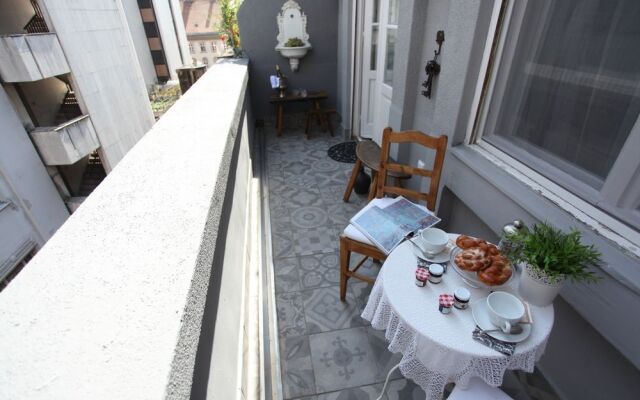 Neo baroque with terrace