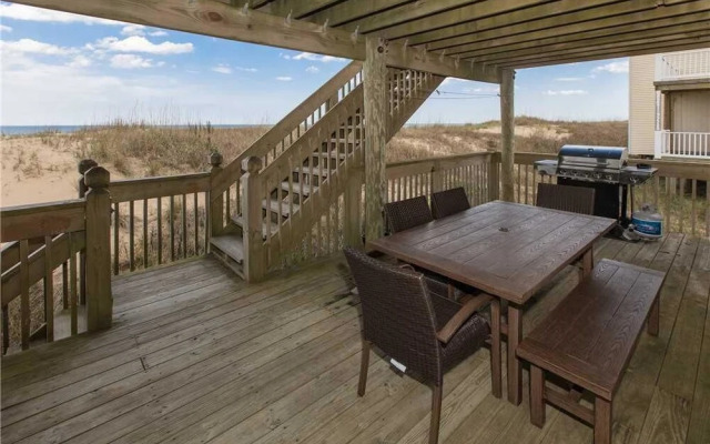 Beach Embassy - 11 Br Home