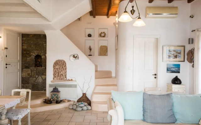 Anemoessa House