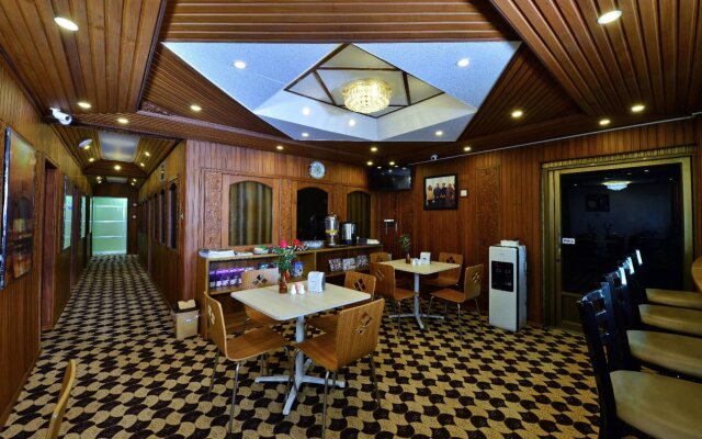 Backpacker Hostel - Adults Only