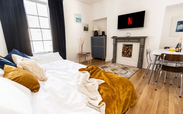 Spacious - Central 2 Bed Apartment