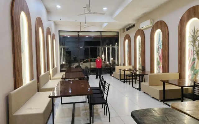 Hotel Prakhyat