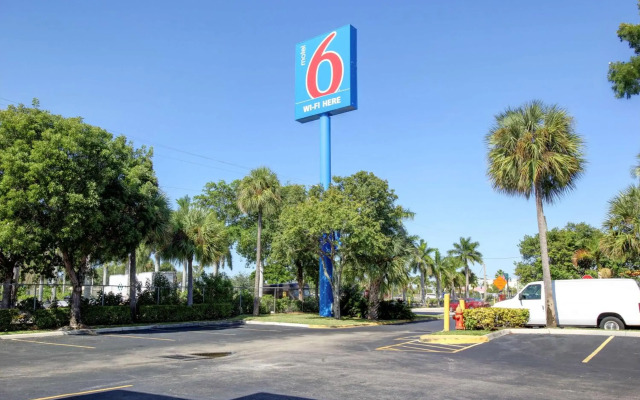 Motel 6 Lantana, FL