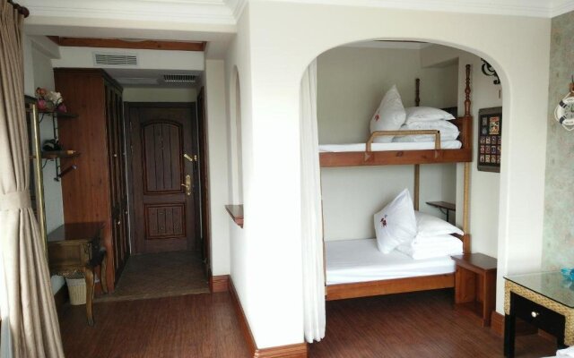 Daily Mega Holiday Hotel