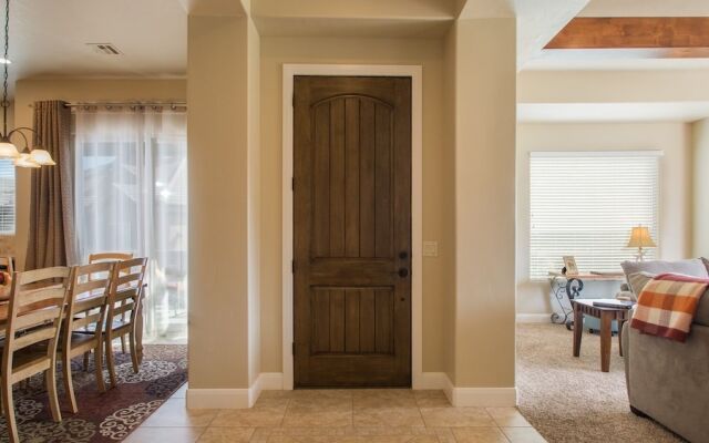 Sun-e-scape 3 Bedroom Apts by RedAwning