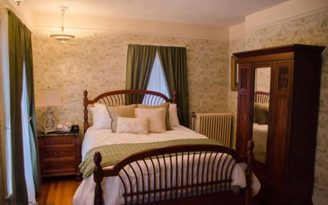 Grand Colonial B&B