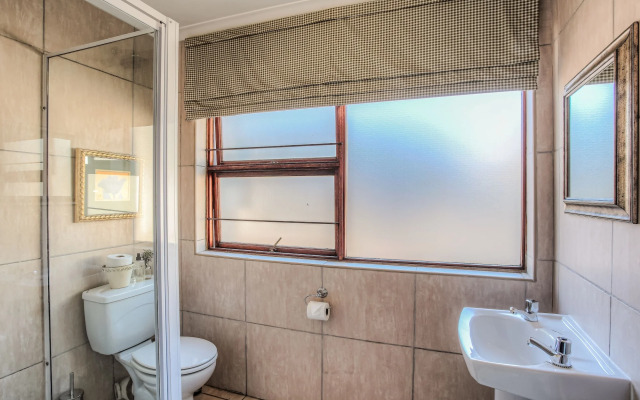 Sunninghill Guest Lodge