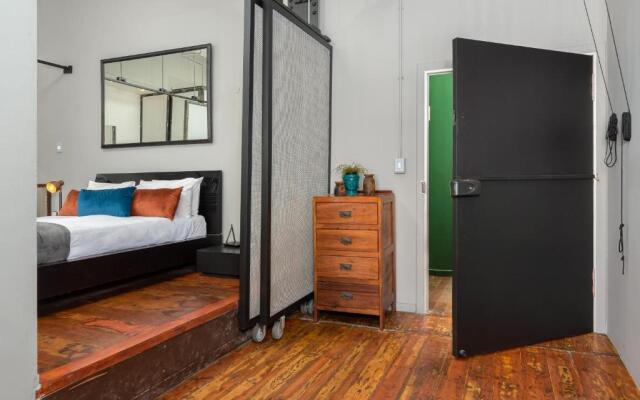 Wolroy House Apartments