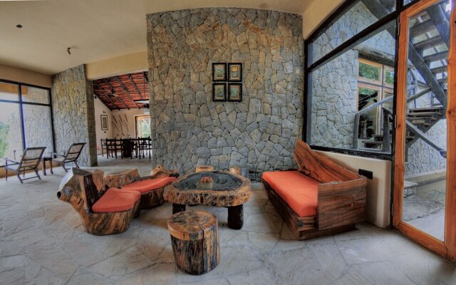 Pugdundee Safaris - Kanha Earth Lodge