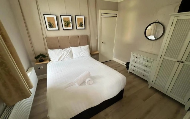 Crofton House Hotel
