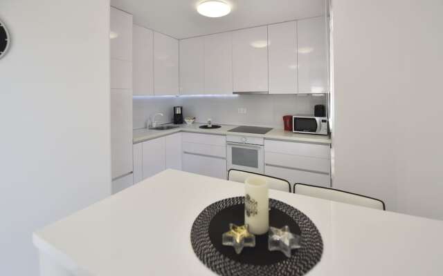 Funtastic C Apartment with Pool and Terrace