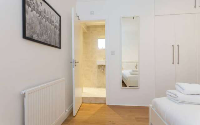 Spacious 2 Bed Flat by Hyde Park