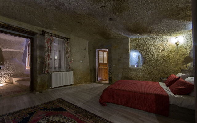 Bedrock Cave Hotel - Adults Only