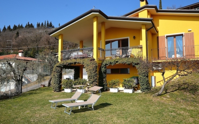 Orange Apartment In Marciaga di Costermano