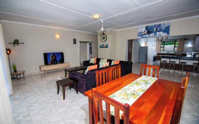 Dzimbahwe Guest Lodge