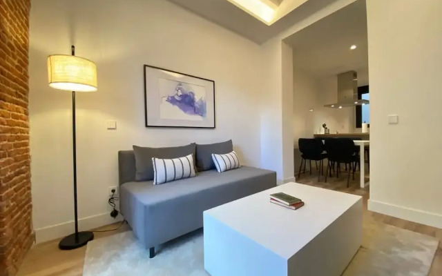 w Majestic 2BR at Palacio Real