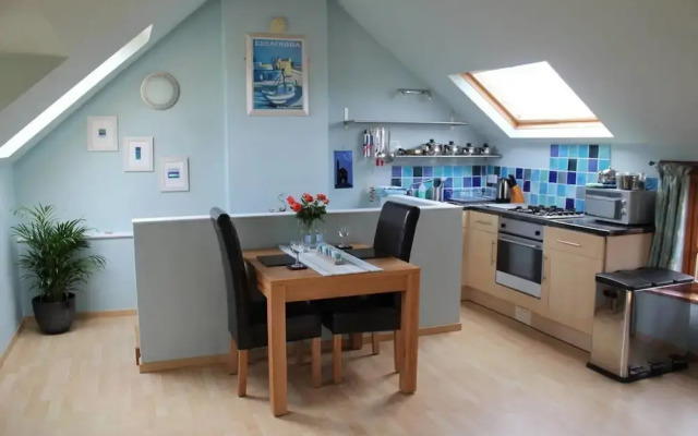 Immaculate 1-bed Apartment Cornwall With hot tub