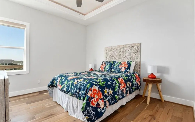 Deja Blue 5 Bedroom Home by RedAwning