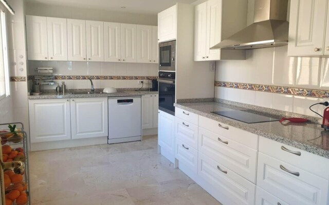 Apartment With 4 Bedrooms in Estepona, With Wonderful sea View, Furnished Balcony and Wifi