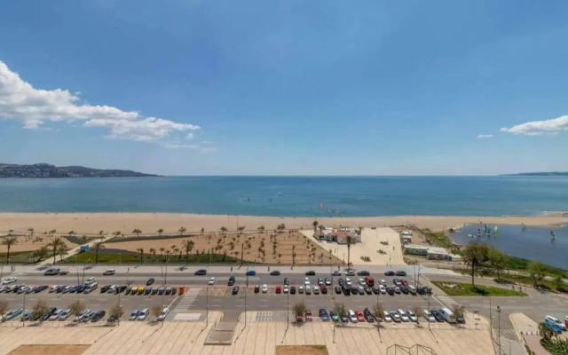 13-02 Bonito estudio con vistas al mar