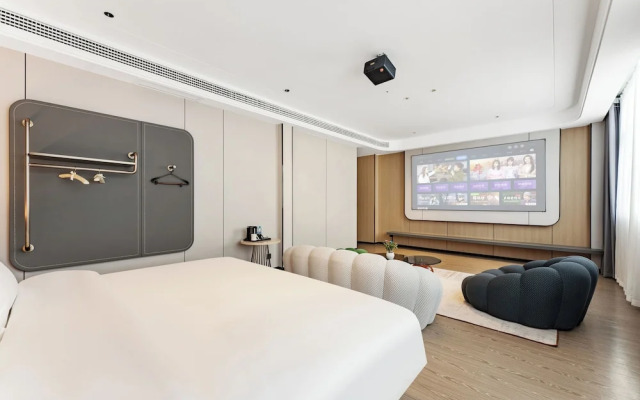 Wanzai Yijia La Maison Hotel