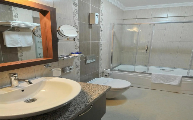 Rhiss Hotel Bostanci