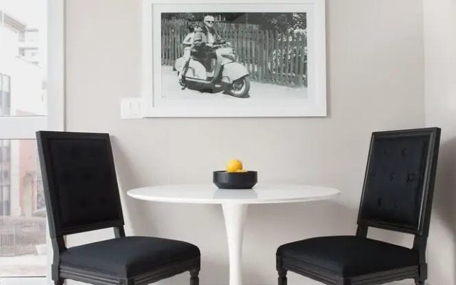 Sonder at 943 Crosby